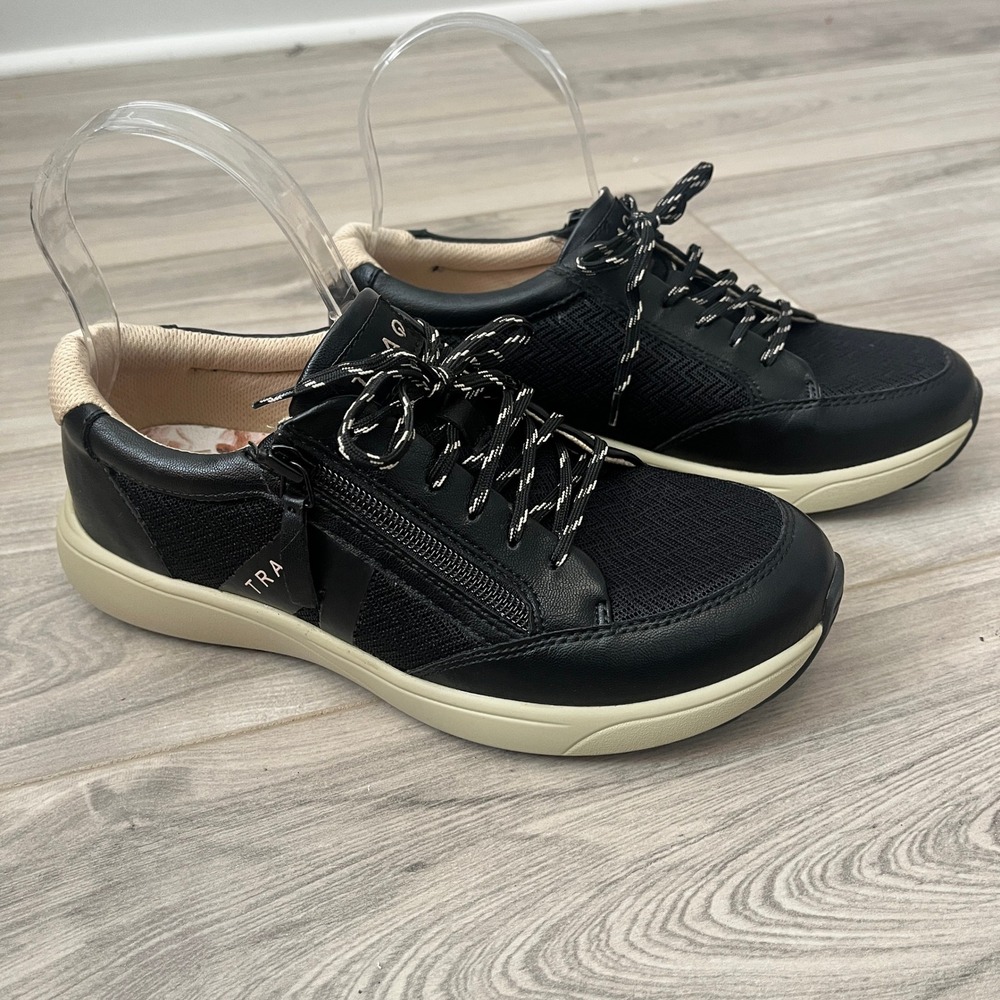 TRAQ by Alegria Qarma 2 Walking Sneaker Black Size 39 Smart Side Zip Shoe